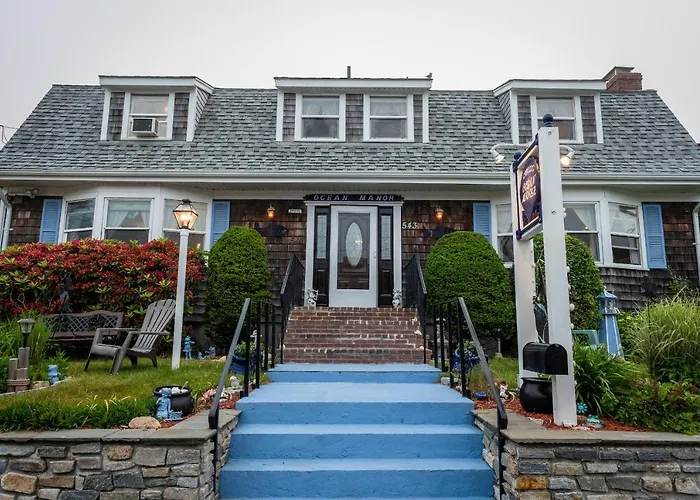 A Cape Cod Ocean Manor Inn